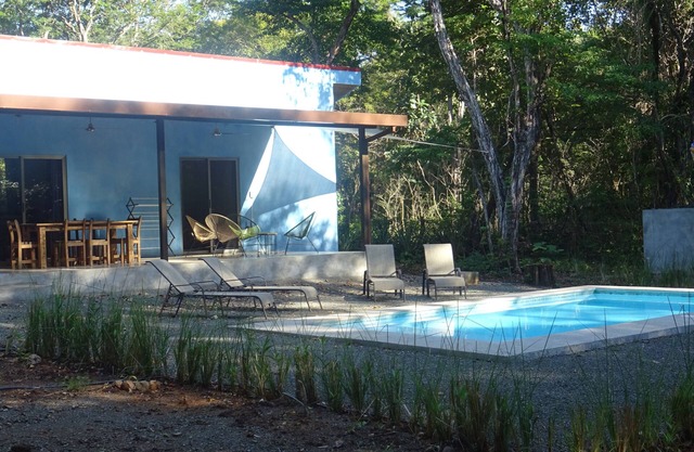 New Casa Celeste, Cozy w/pool, walk to the beach