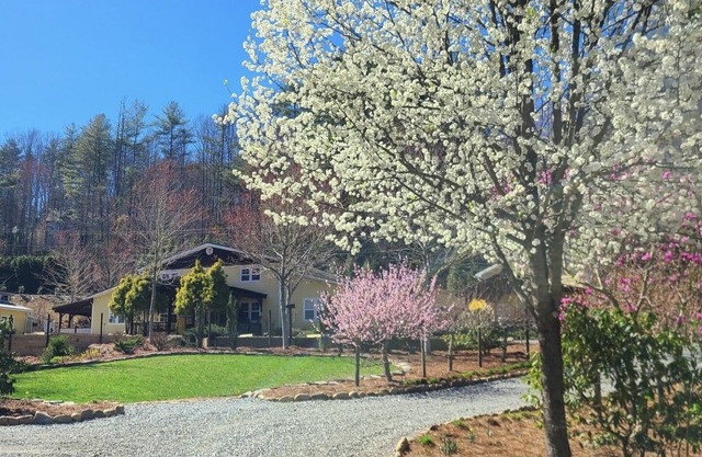 *NEW* “Casa Grande" Discount Rates! Private NEW HOT TUB, POOL TABLE, BASKE