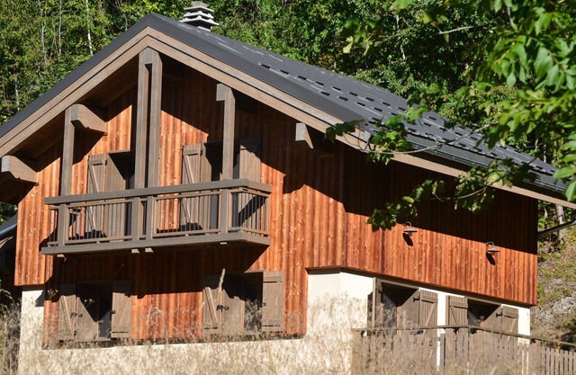 New chalet, 3 Vallees - nearest ski lift 4km