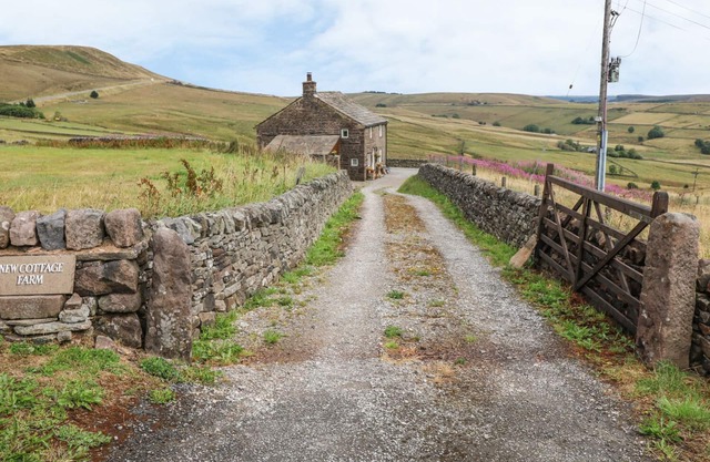 NEW COTTAGE FARM, family friendly, with open fire in Buxton