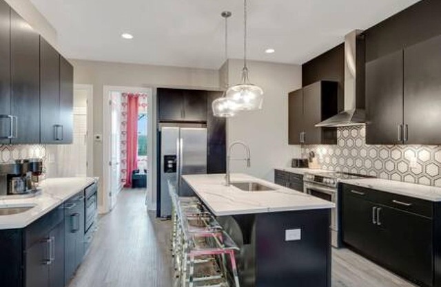 NEW Diva Retreat 13beds Rooftop Views Free Parking