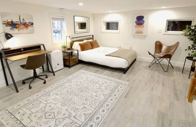 NEW East Capitol Hill Studio ~ W/D & Parking!