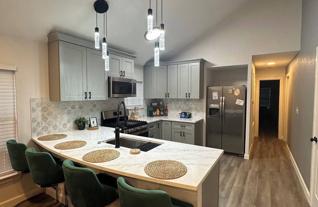 !New! East Downtown ATX Freshly Renovated Childhood Casita