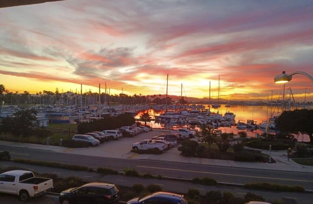 *NEW*Fantastic Location! Large Balcony Overlooking Yacht Club. Walk to Hotel Del