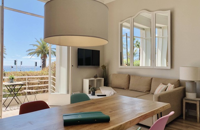 New flat with sea view & garden on the Promenade