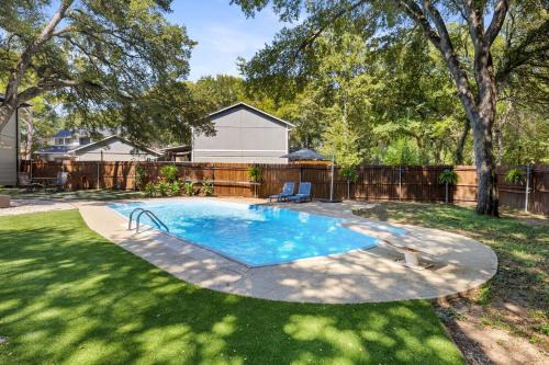New! Flower Mound Home with Pool and Firepit