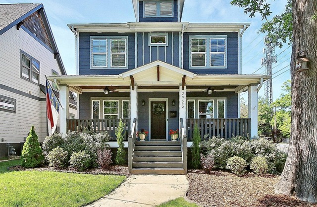 NEW! Gorgeous Quiet Convenient Craftsman Family Friendly ~Pets Allowed~