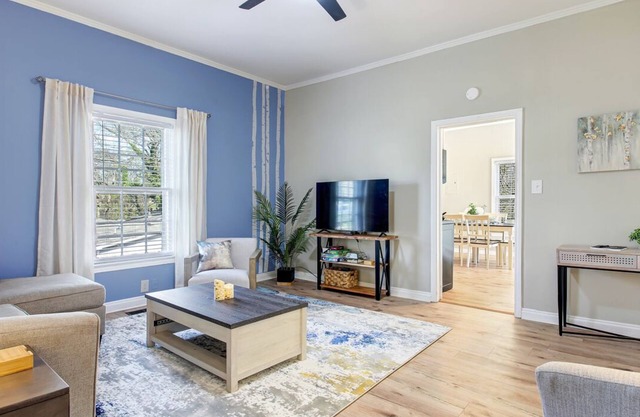 *NEW* GVL Blue Birch Cottage | Dog-Friendly! | 4 min. to Downtown | Fully Stocked Kitchen