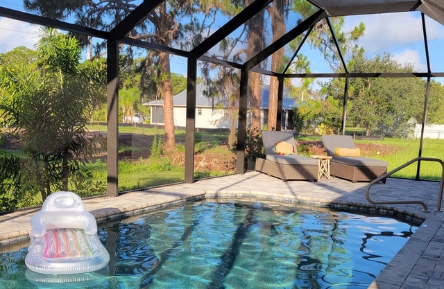 New home! Heated, salt water pool! 10 minutes to multiple beaches even Boca Gr.