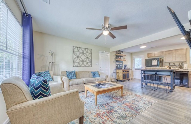 New home minutes to Downtown Knoxville or UT and 30 minutes to Pigeon Forge