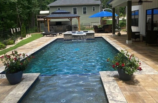 New house on Lake Hartwell with a pool!