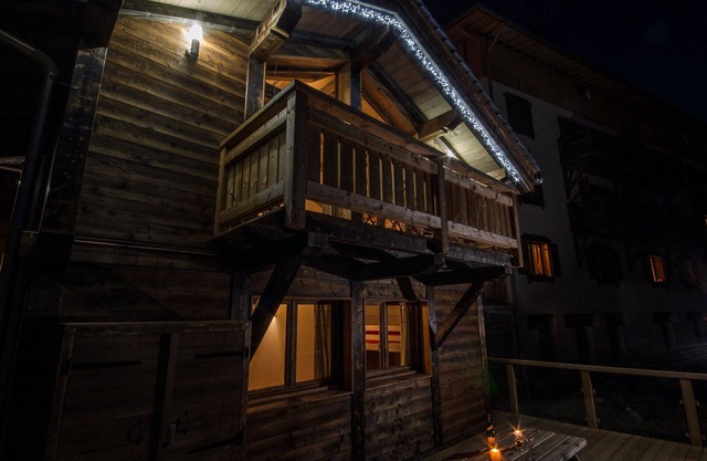 new independent 4 * chalet at the foot of the cable system leading to paradiski