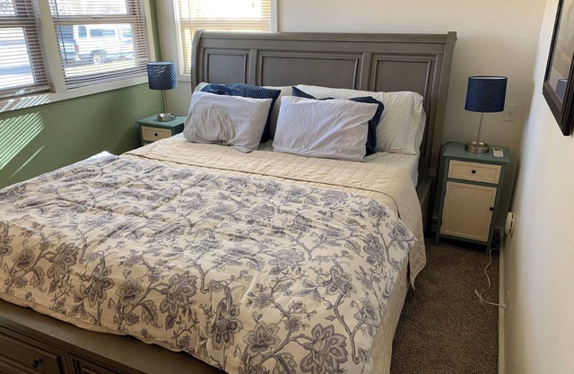New King Bed - 2 Blocks From Downtown - best backyard in Fruita!