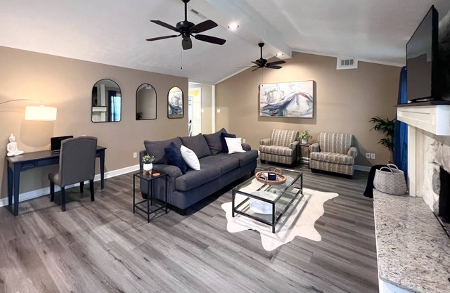 NEW! King Bed, Fire Place, Near ATL W/Patio