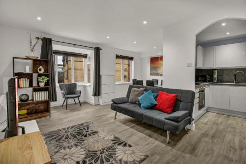 New King size bed apartment with free parking