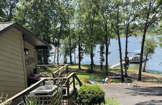 NEW!! Lakefront views! Happy Hideaway