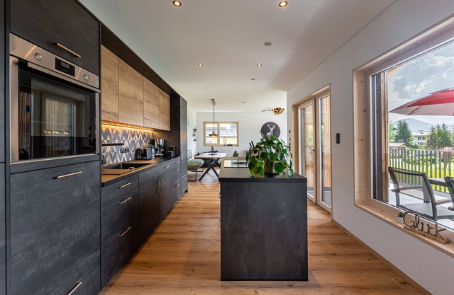 new. large. light-flooded apartment in Glückhoch2