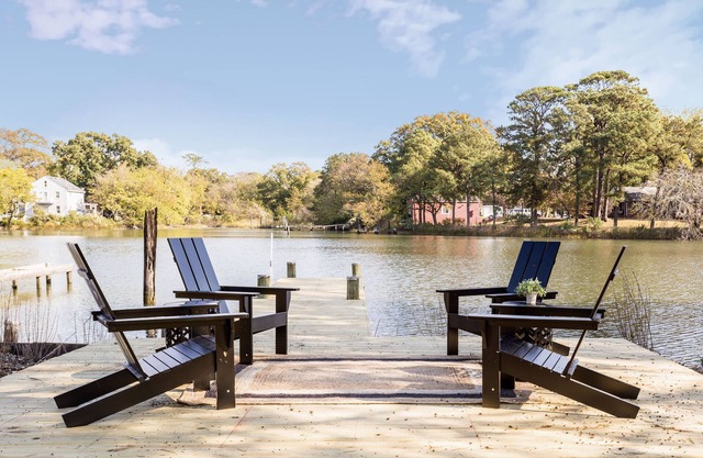 New listing! Charming, Waterfront Home-3 br,2 bath-sleeps 10!