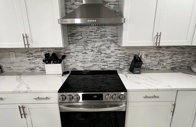 New Listing! Luxurious Remodeled Home! Discounts Available For 7 Nights Or More