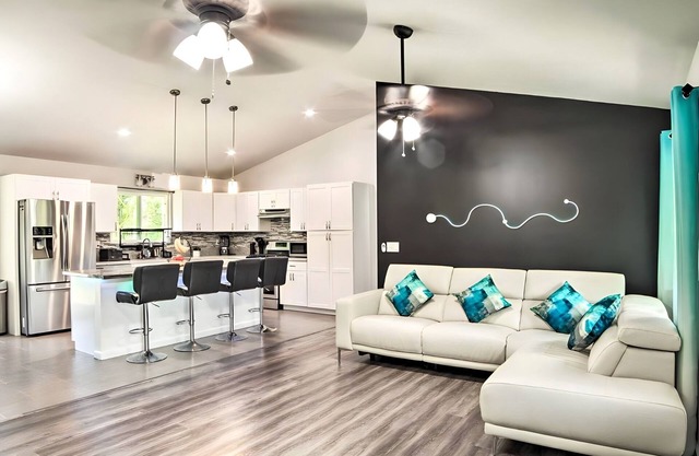 NEW LISTING! Luxury Hawaii Getaway: Close to Beach & Ocean by RedAwning