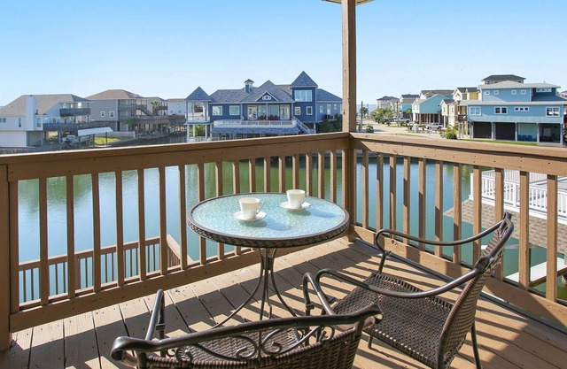 New Listing! Waterfront Home on Tiki Island, Only 5 Miles to Galveston-Tiki Retreat