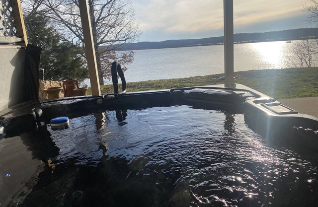 NEW! LOOKOUT- lakefront view with home theatre and fire pit, sleeps 12!