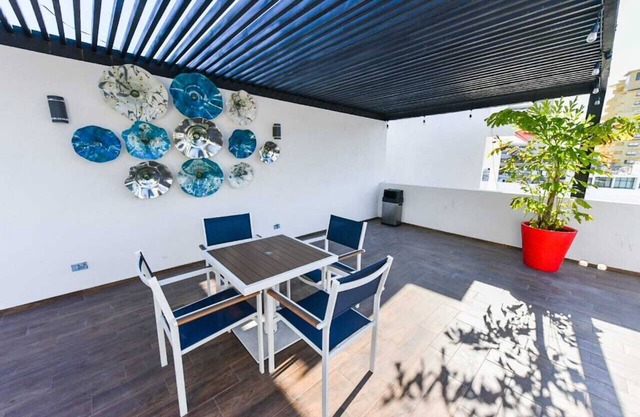 New Luxury Apartment near the beach