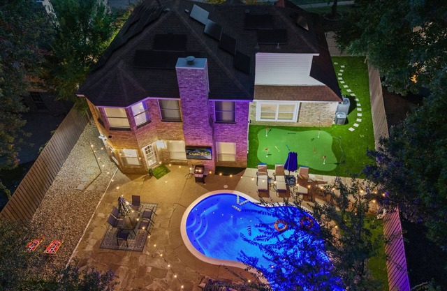 NEW Luxury Getaway: Two King Beds, Heated Pool and Grill