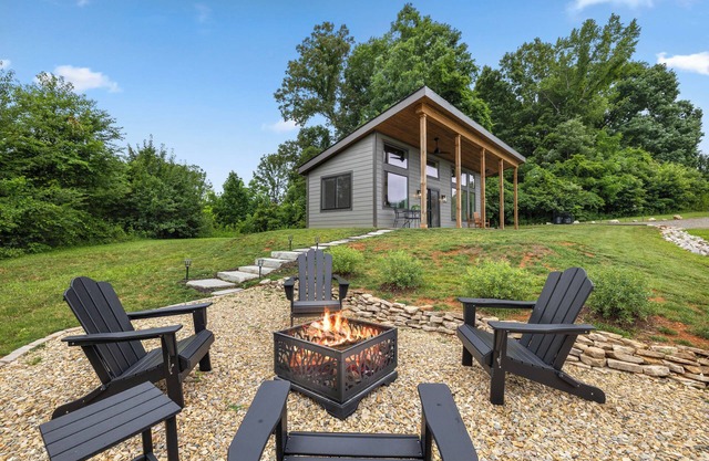 NEW Luxury Tiny Home near Knoxville & the Smoky Mountains