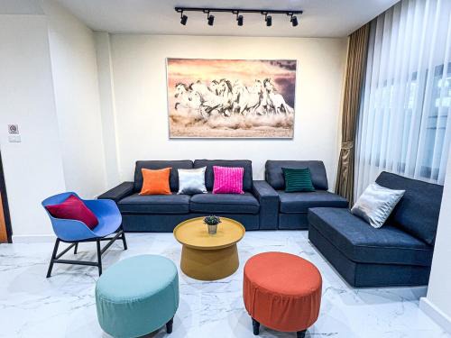 NEW! MAX 20 People, 300m to Phra Khanong BTS , Thonglo, Em District, Terminal 21,12Bed, 5Bath