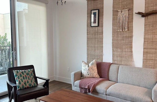 New, modern and luxurious 2bed condo in Central Pasadena, 5min from Old Town