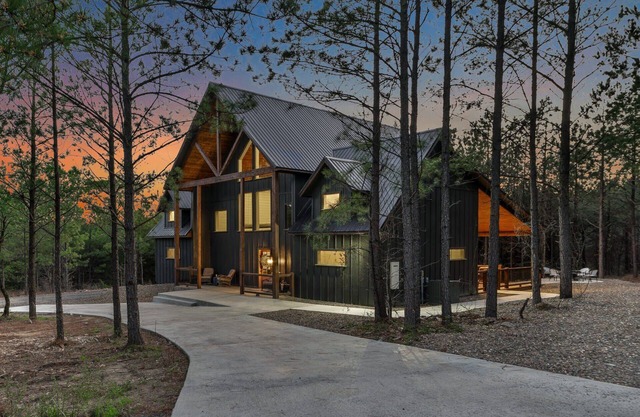 NEW! Modern Cabin - Hot Tub & Fire Pit - Sleeps 6!