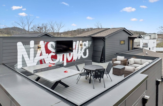 NEW! Modern Multi-Level Home | PoolTable & Rooftop