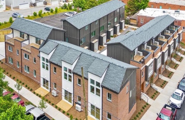 New Modern Townhome in St Elmo! Minutes to downtown, Southside, & Northshore