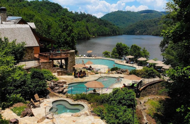NEW! Movie Theater, Pool Table, Hot Tub and MORE in Bear Lake Reserve!