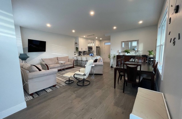 New Penticton town house - Central location