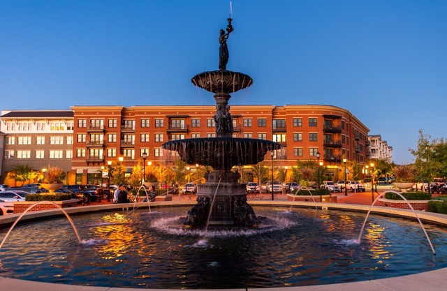 NEW Pet Friendly, Pool, Bourbon Trail, Downtown Local Dining, Fully Loaded