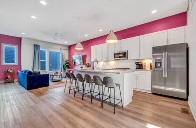NEW Pink Howdy Oasis 13 Beds Rooftop View Parking