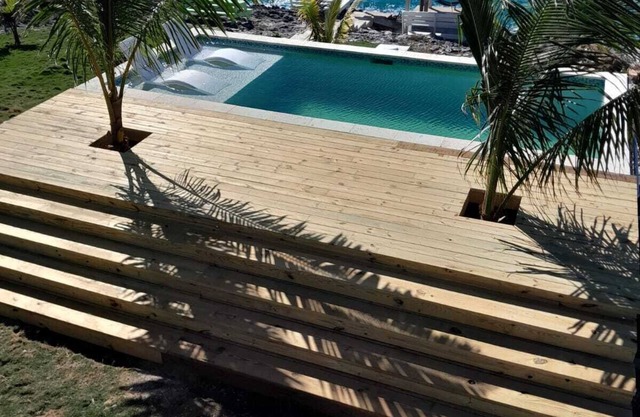 NEW POOL! Luxury waterfront! "Rainbow Charm"