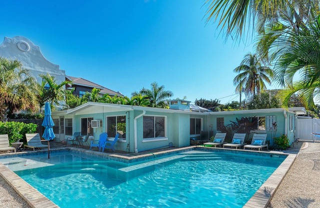 New Rental Private Heated Pool Sleeps 10 In Total 3 Bedroom Home by Redawning
