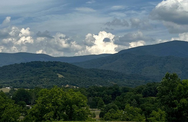 New Romantic LURAY Couples Log Cabin #3 Hot Tub Stone Fireplace Mountain Viewn
