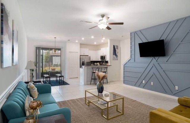 NEW Sleek Riverview Townhome 3BR/3BTH Sleeps 6