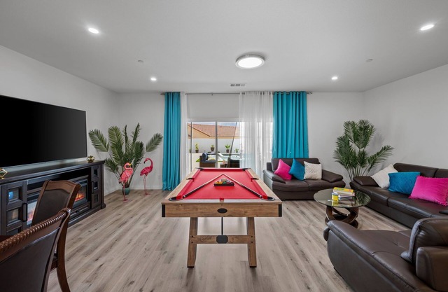 New: Spacious Backyard, Pool & Hot Tub, Gameroom