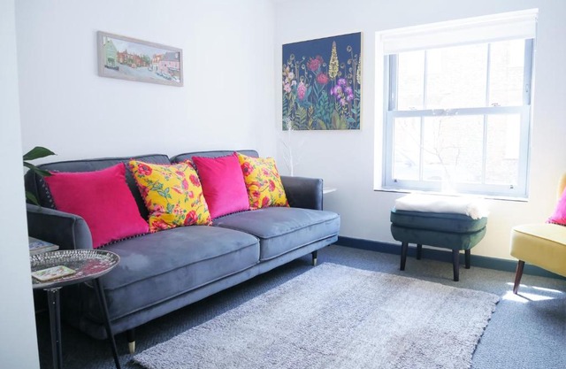 New street Luxury town house in the centre of Holt with free PARKING for one car