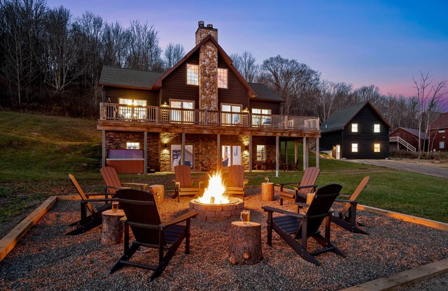 New & Stunning Chalet!⛷ A+ Reno, Hot-Tub, Barrel Sauna, Slope Views, Fire Pit🔥