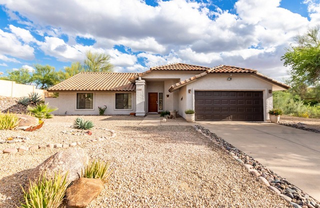 NEW Stunning Fountain Hills Home - 3BED/2BA (Sleeps 8 + Foosball Table!)