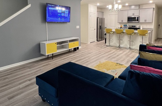 New Stunning Townhouse Near Disney