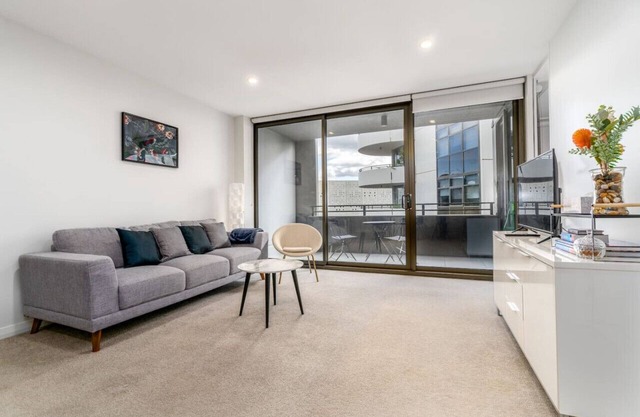 New to VRBO: 2BR apt in Governor Place: 4 mins to Foreshore!