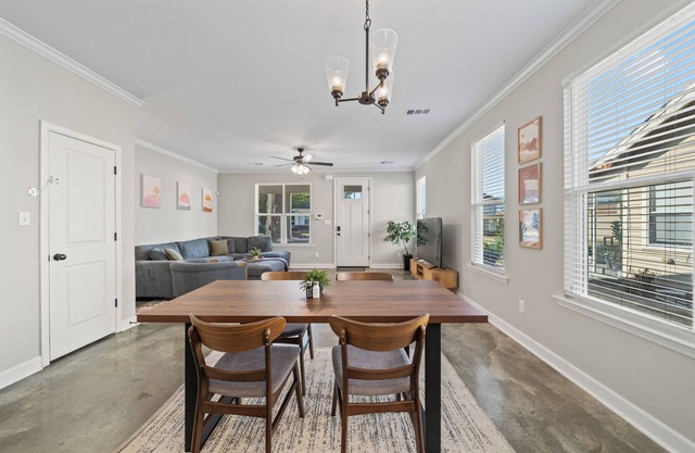 NEW Townhome - Gated Parking, DT/Midtown Close