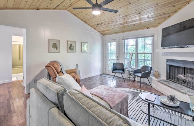 NEW! Updated Young Harris Cabin w/ Deck & Porch!